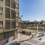 New Apartment By The Metro