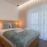 New Apartment By The Metro