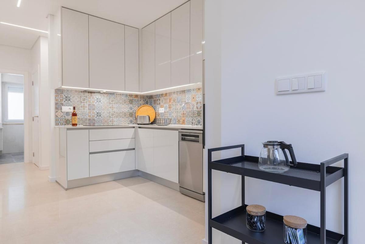 Apartment New By The Metro Lisbon