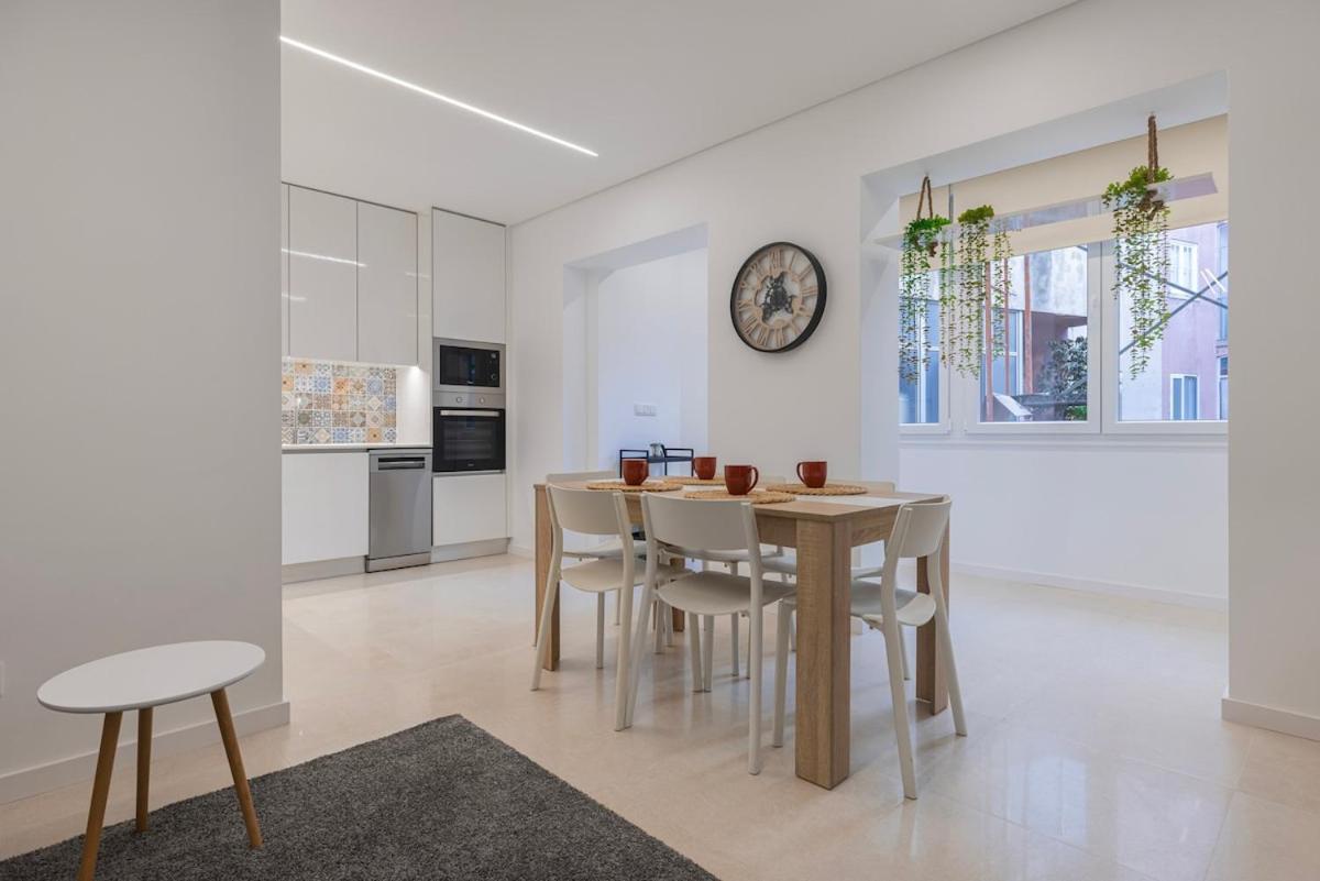 Apartment New By The Metro Lisbon