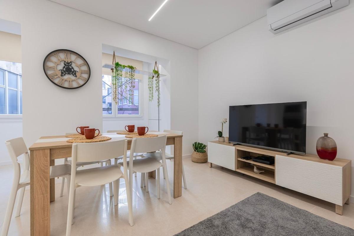 Apartment New By The Metro Lisbon