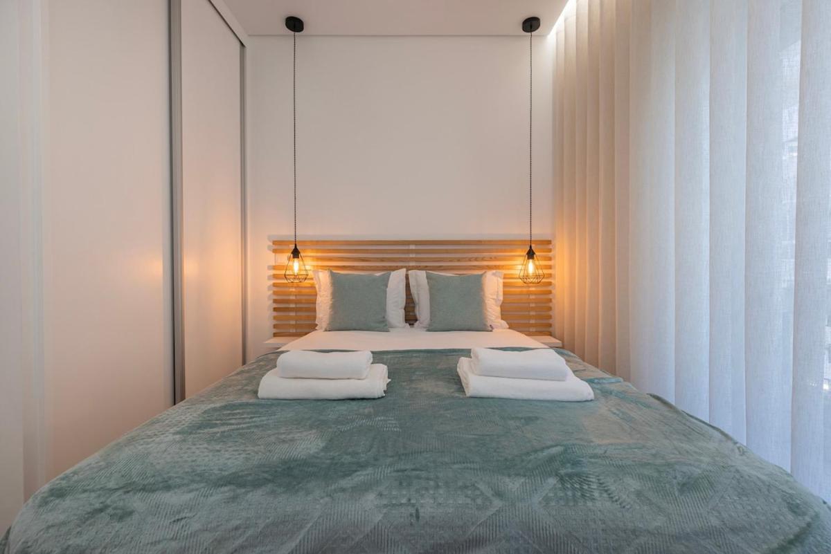 New By The Metro Apartment Lisbon