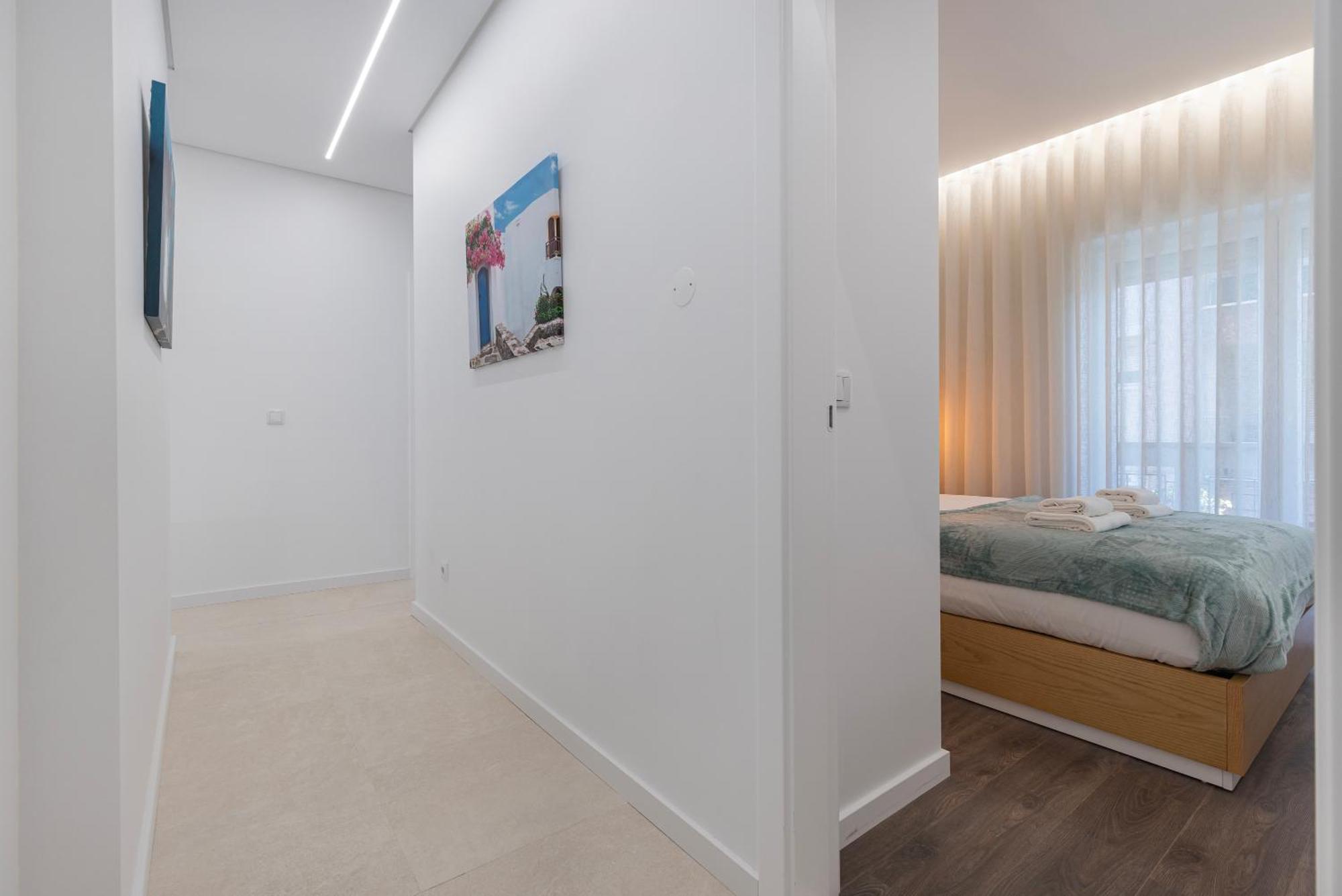 New By The Metro Apartment