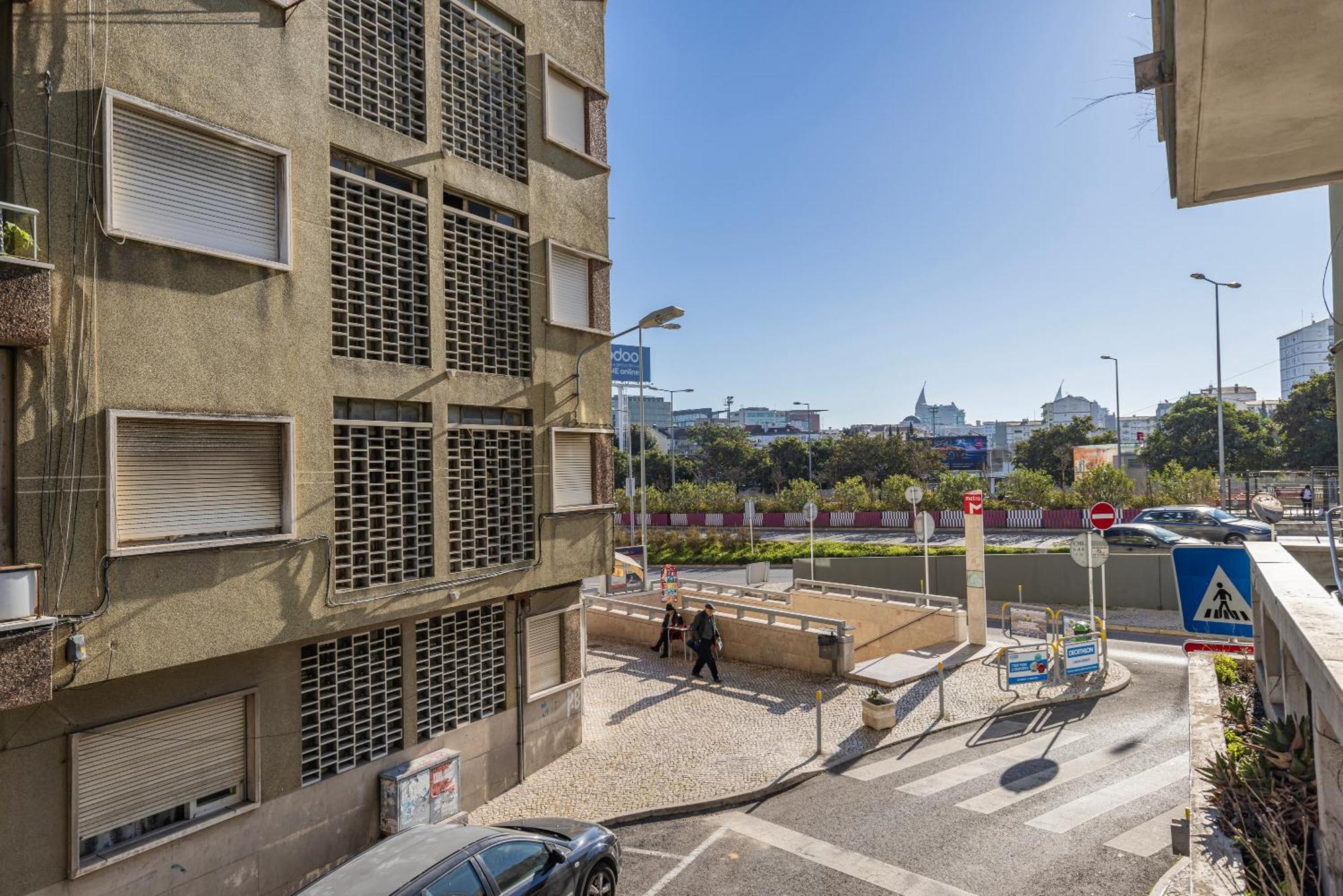 New By The Metro Apartment Lisbon