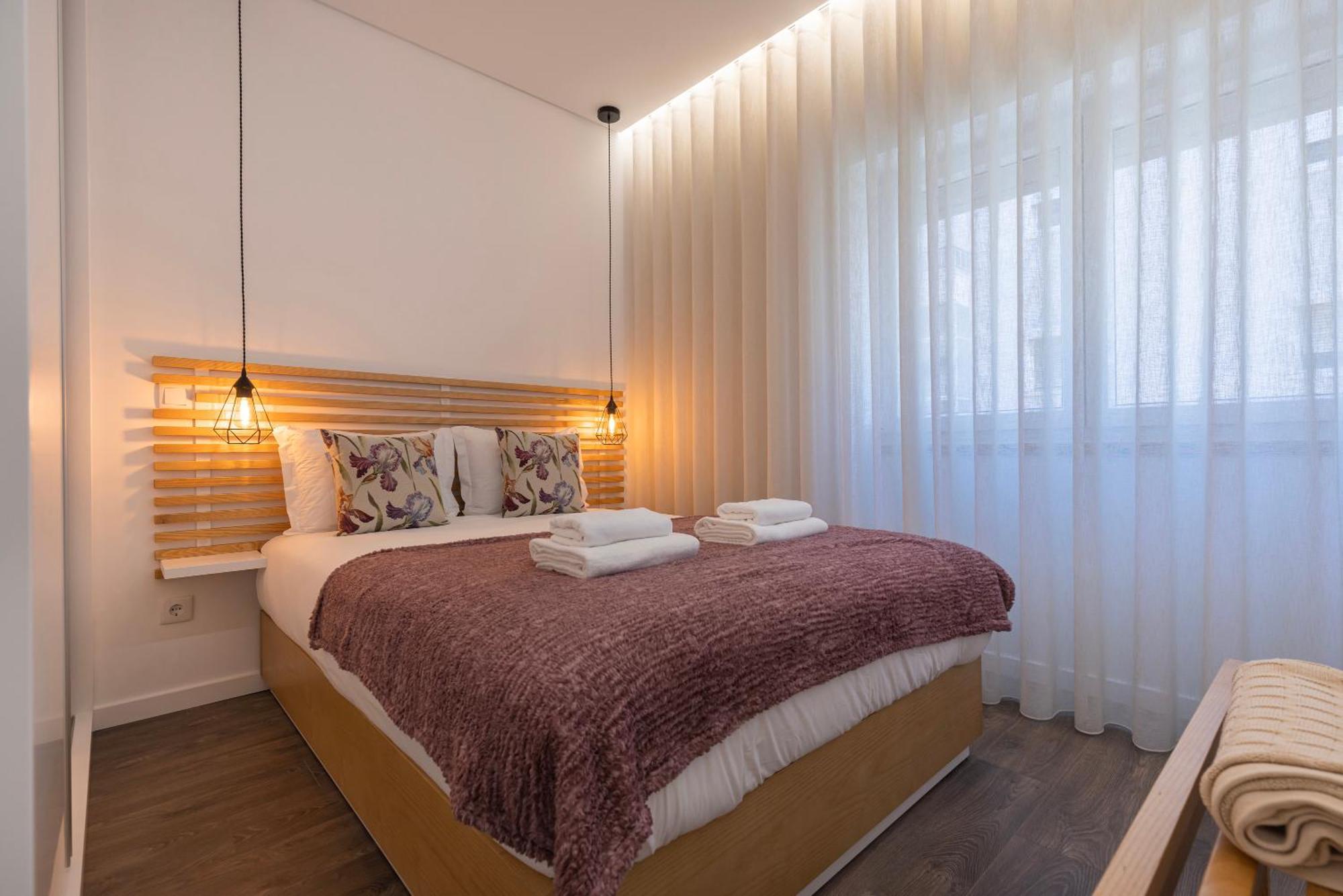 New By The Metro Apartment Lisbon